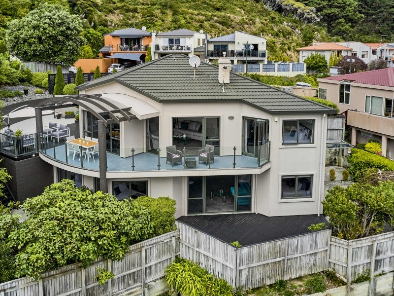 17 Paremata Drive, Paremata, Porirua - Carousel 2