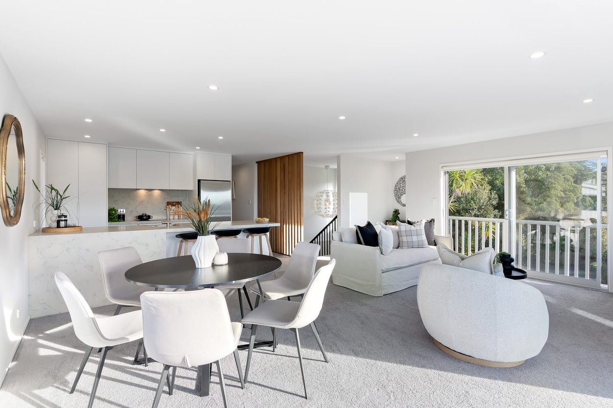 1/98 Park Rise, Campbells Bay, Auckland - Carousel 1