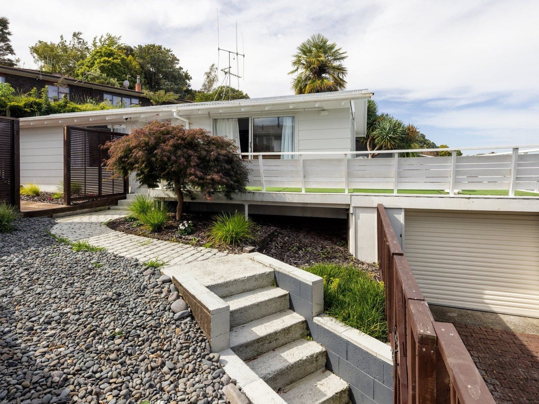 28 Rothesay Place, Dinsdale, Hamilton, Waikato - Carousel 1