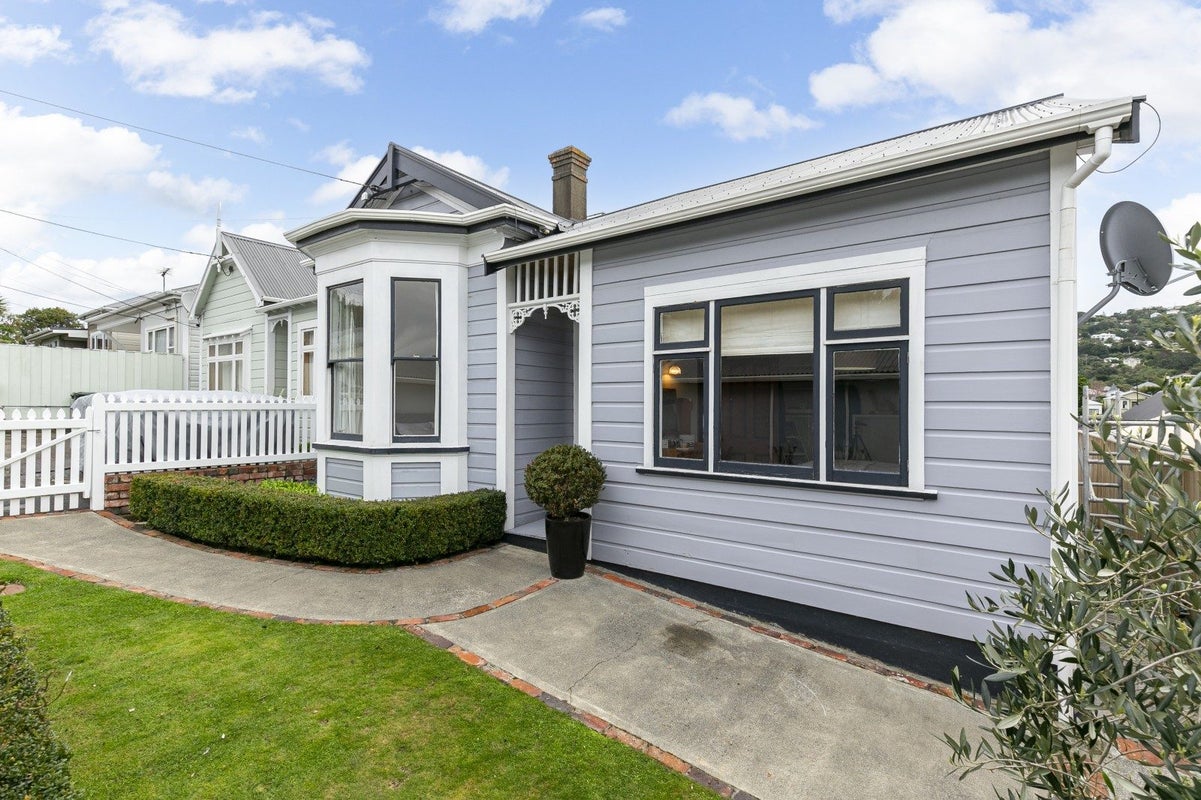 2 Chatham Street, Berhampore, Wellington - Carousel 1