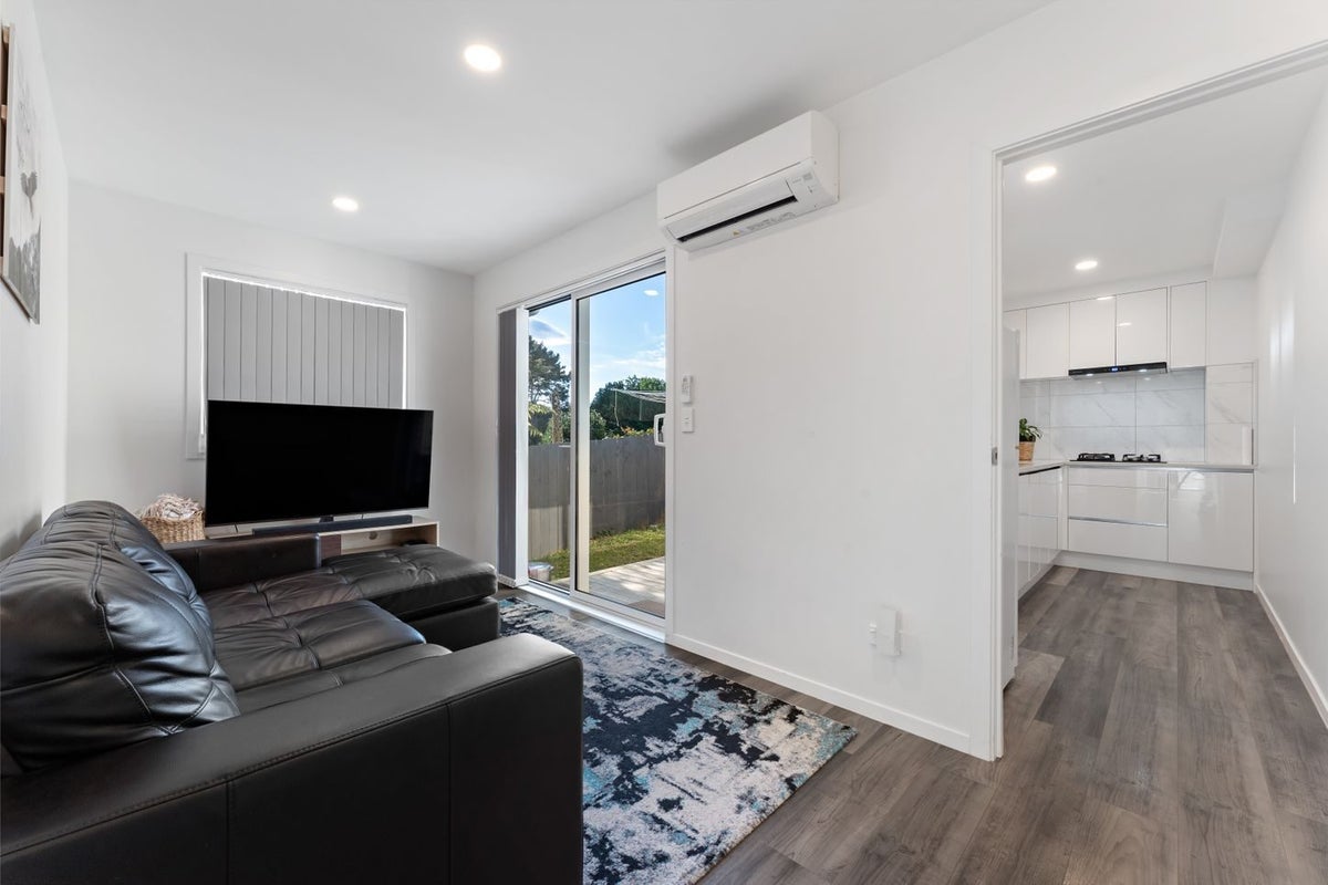 24 Glendene Avenue, Glendene, Auckland - Carousel 2