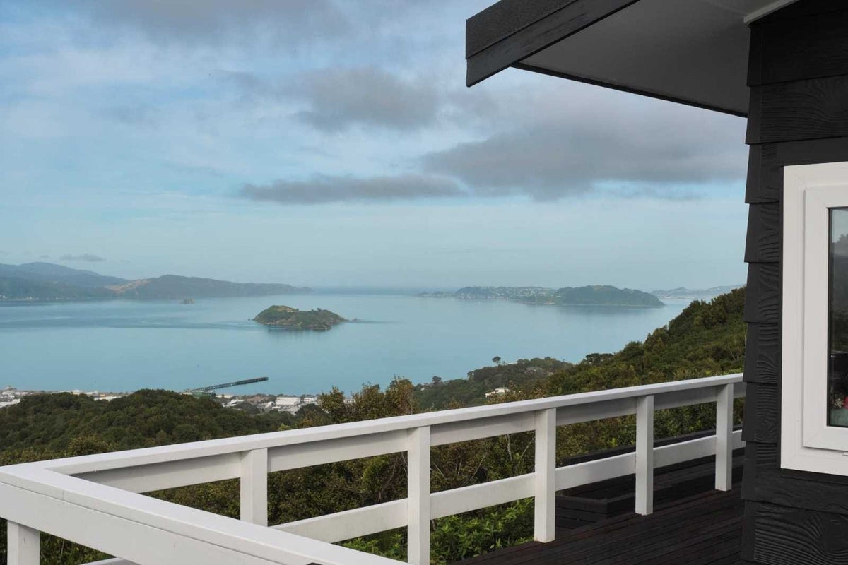 2/7 Jasmine Grove, Maungaraki, Lower Hutt - Carousel 1