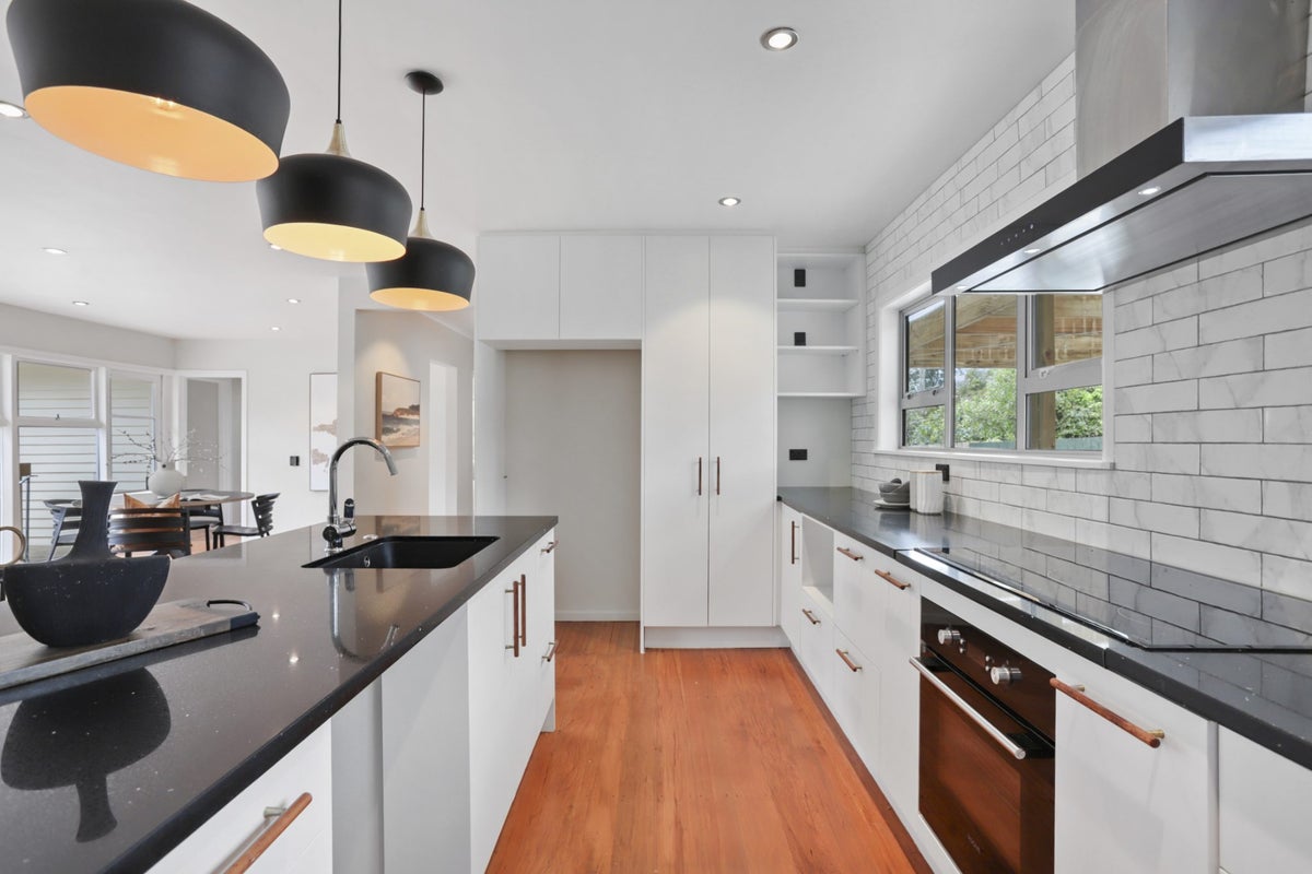 17 Golf Road, New Lynn, Auckland - Carousel 2