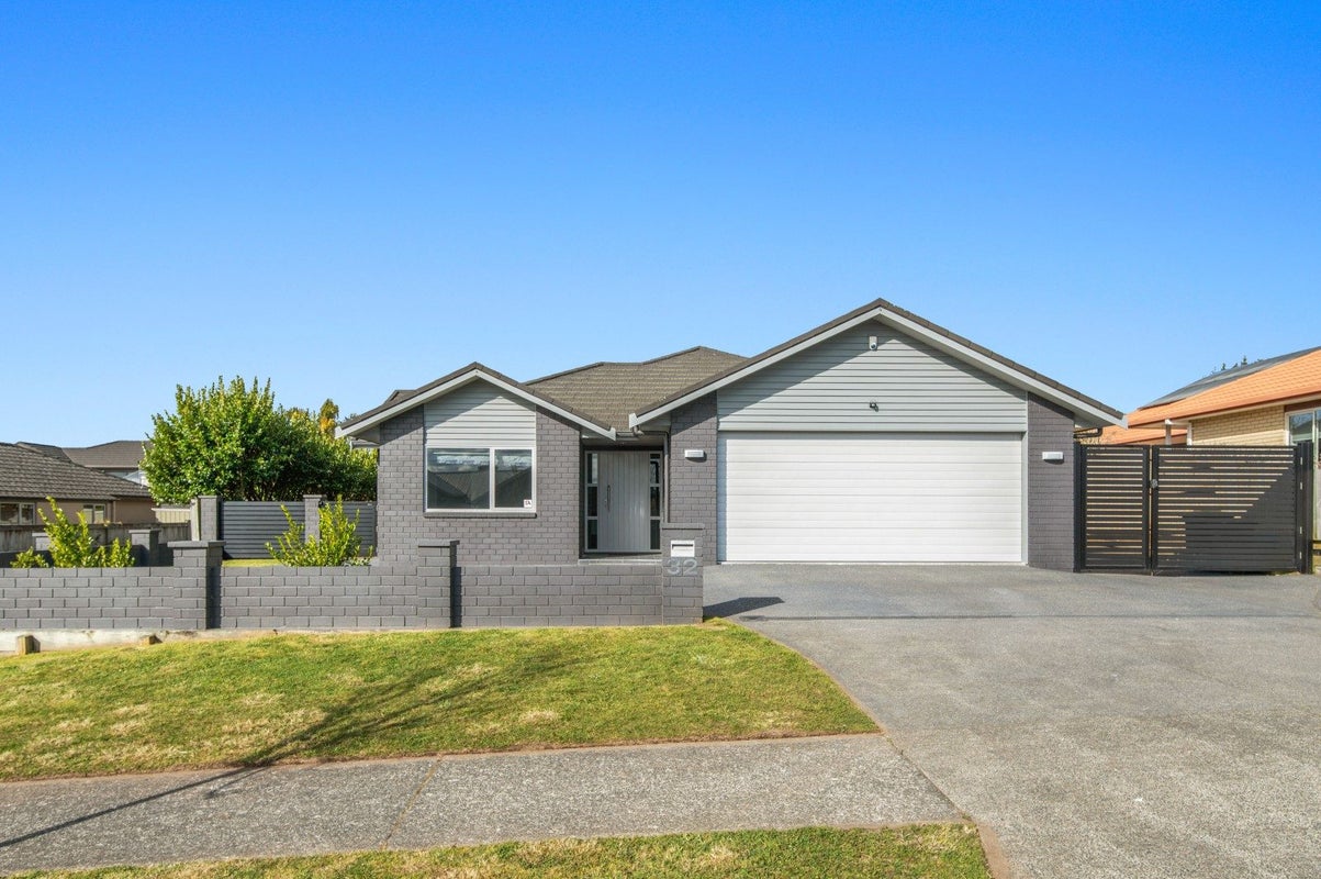 32 Stafford Rise, Owhata, Rotorua - Carousel 1
