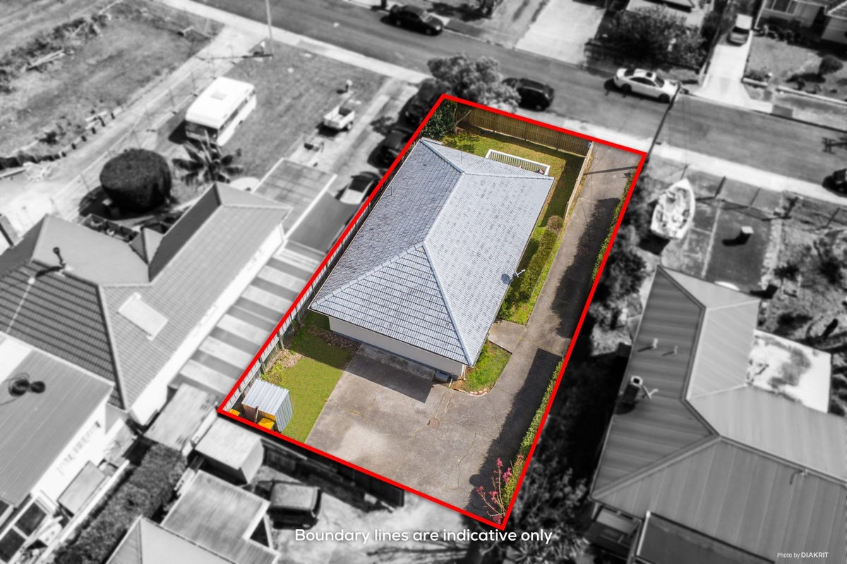 2/9 Preston Avenue, Henderson, Auckland - Carousel 23