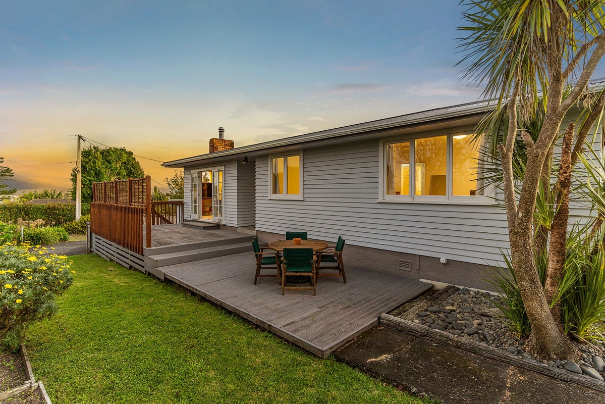 17 Chorley Avenue, Massey, Auckland - Carousel 1