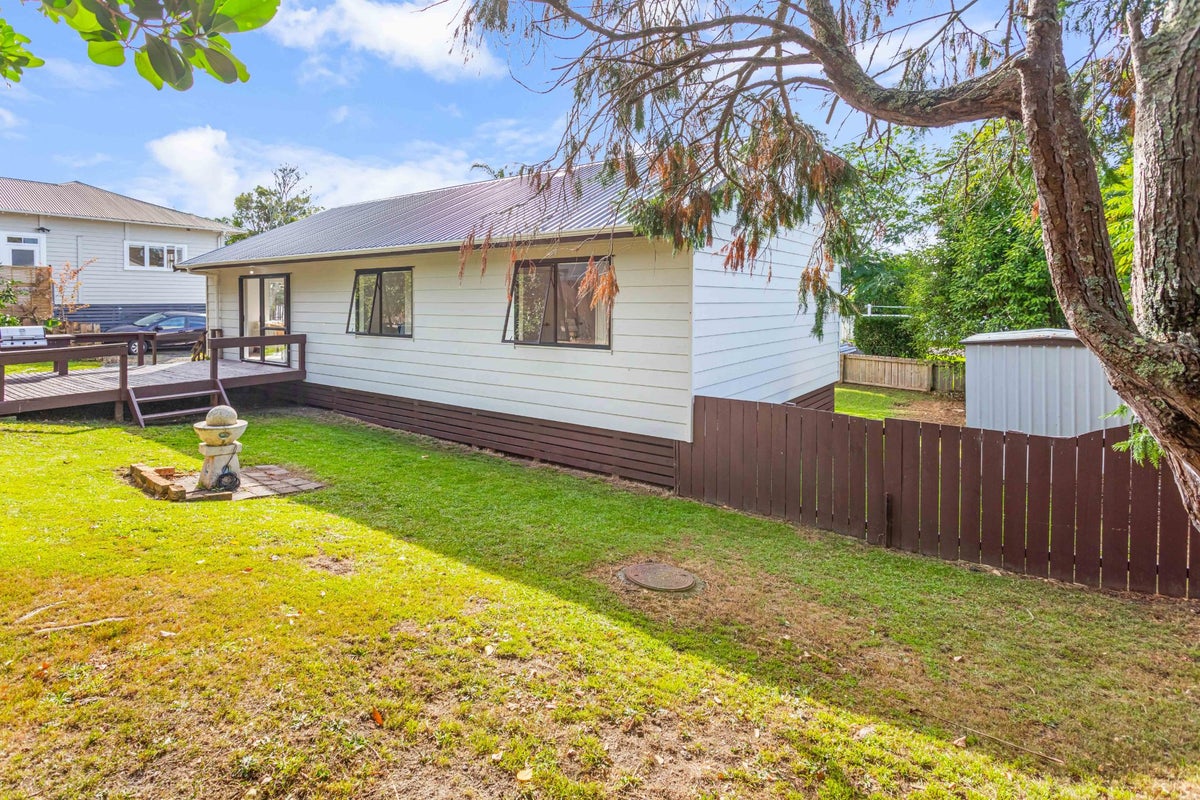 2/194 Waimumu Road, Massey, Auckland - Carousel 2