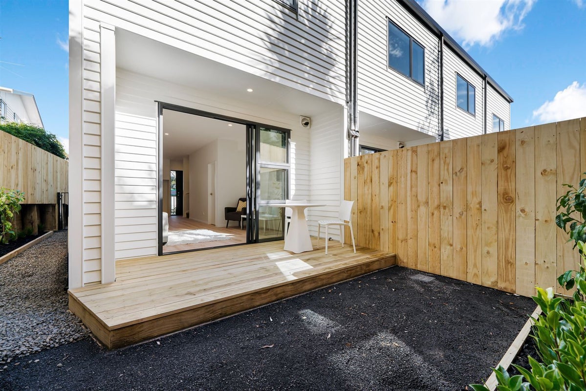 8/22 Takapu Street, Henderson, Auckland - Carousel 1