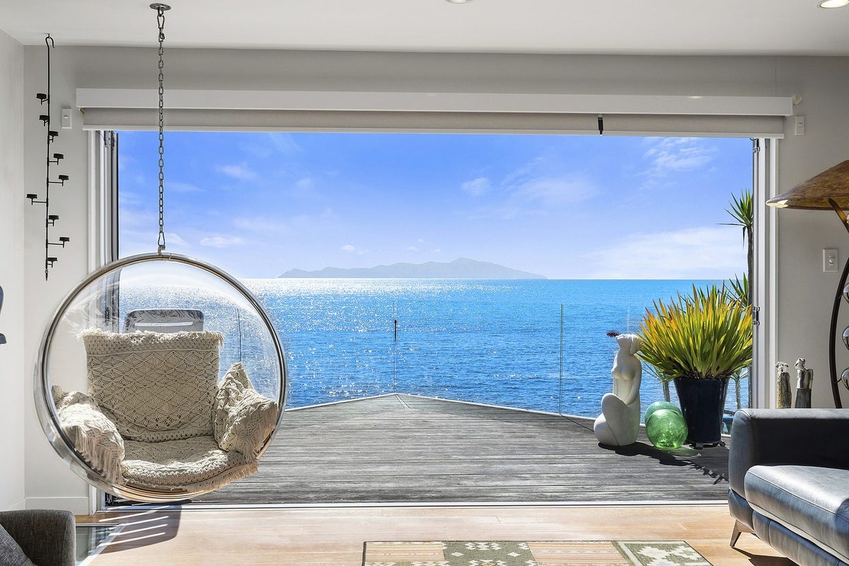 7 Ocean Parade, Pukerua Bay, Porirua - Carousel 1