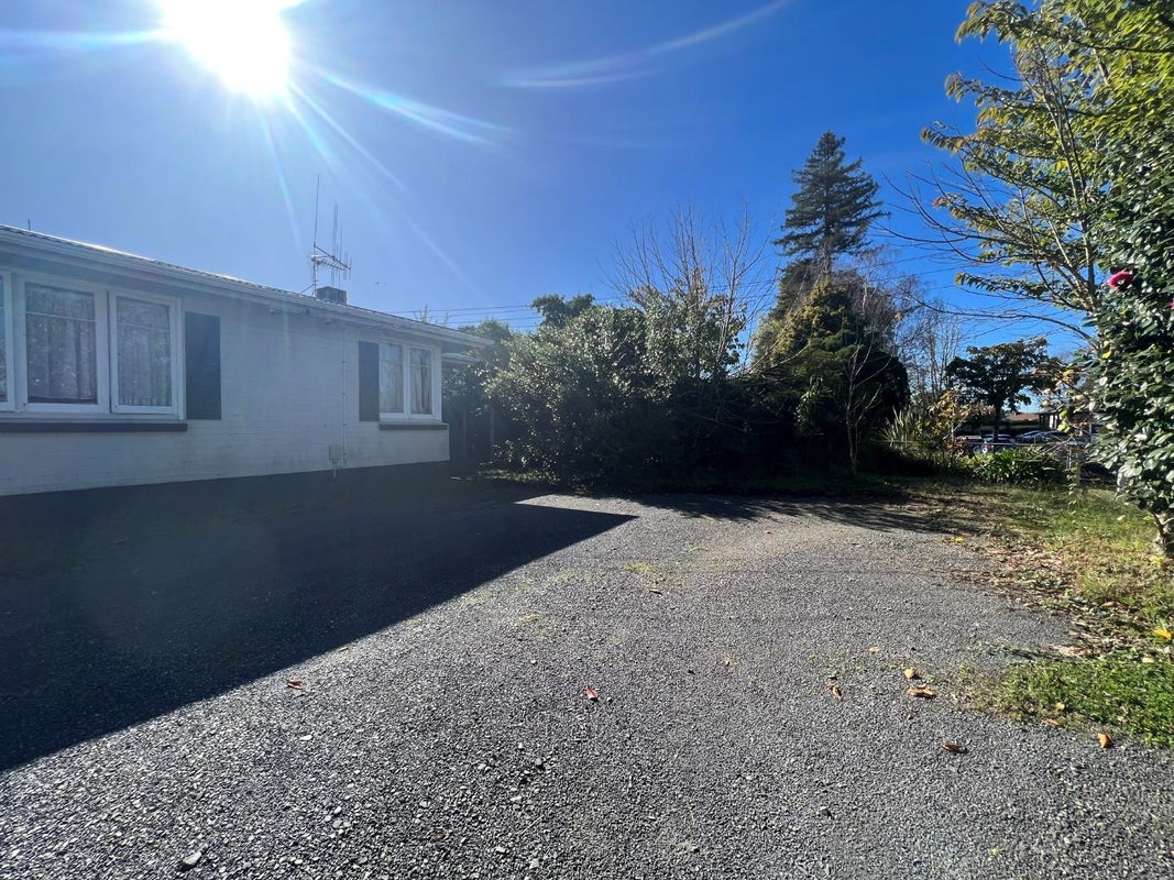87 Masters Avenue, Silverdale, Hamilton - Carousel 2