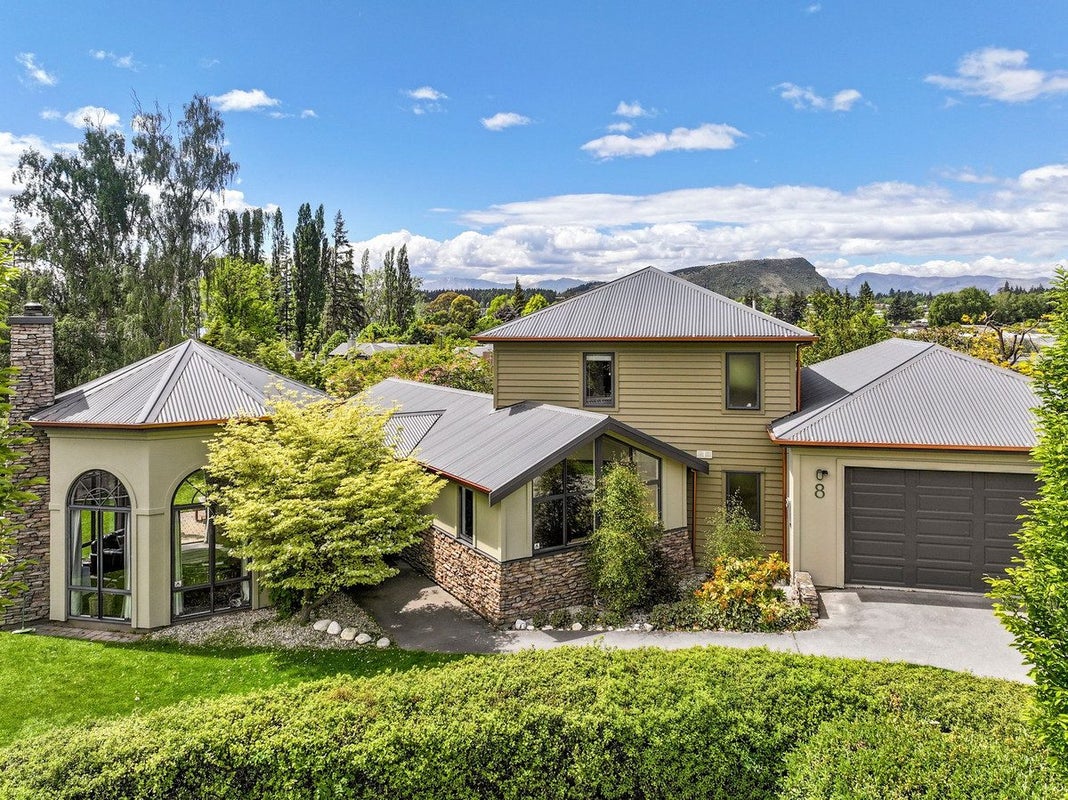 8 Stonebridge Close, WANAKA - Carousel 1