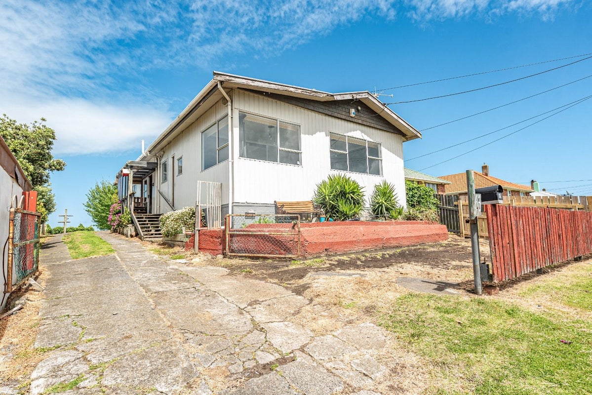 65 Swiss Avenue, Gonville, Whanganui - Carousel 2