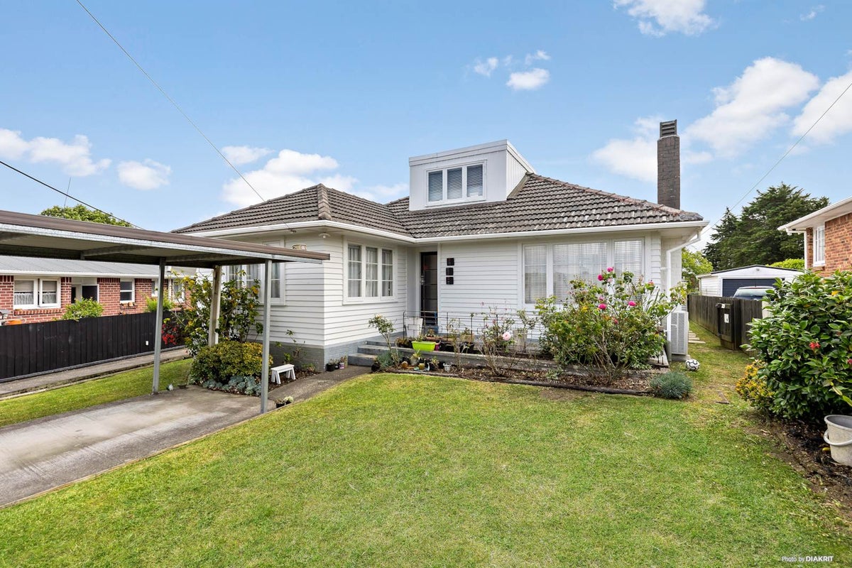 24 Kotuku Street, Te Atatu Peninsula, Auckland - Carousel 1