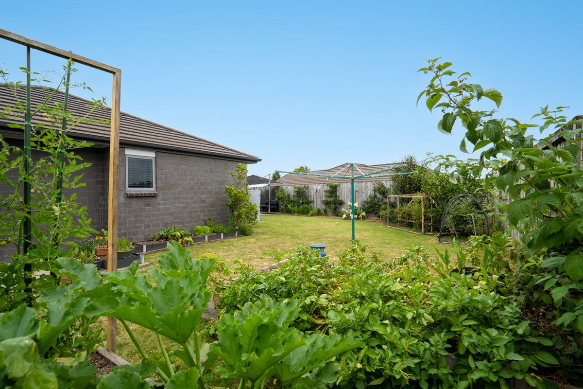 10 Alpers Ridge, Leamington, Cambridge - Carousel 23