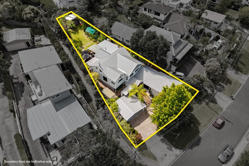 35 Seaton Road, Murrays Bay, Auckland - Carousel 2