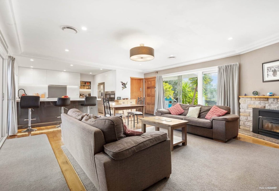 43 Gloria Avenue, Te Atatu Peninsula, Auckland - Carousel 2