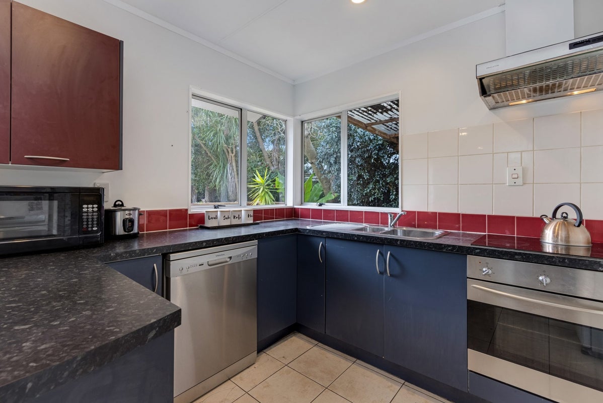 23 Imperial Place, Henderson, Auckland - Carousel 2