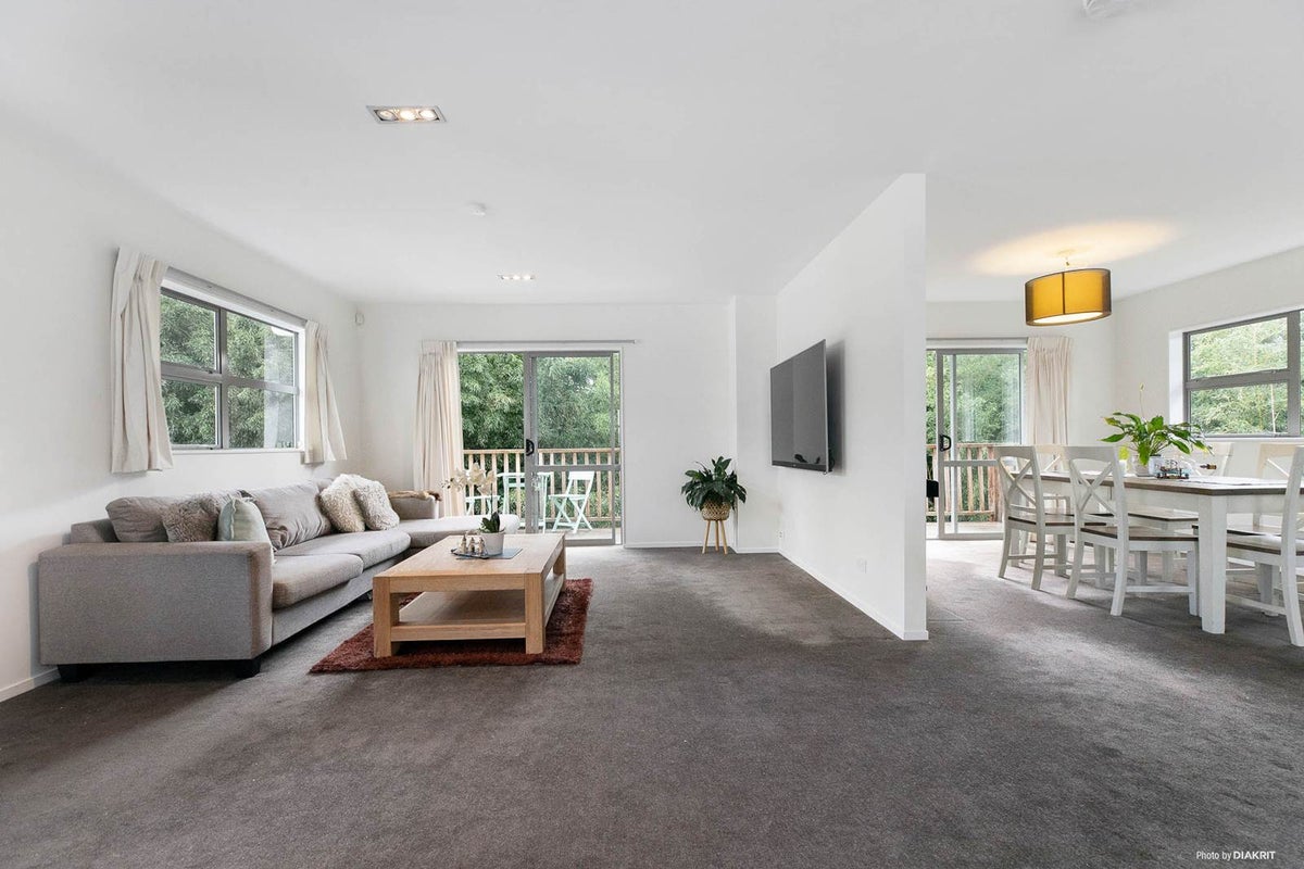 3/49 Lysander Crescent, Beach Haven, Auckland - Carousel 2