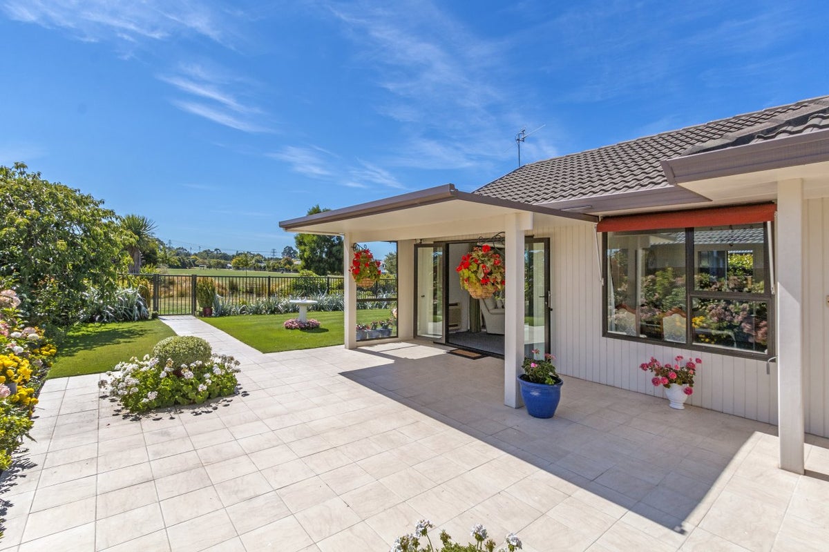 40 Karnak Crescent, Russley, Christchurch - Carousel 2