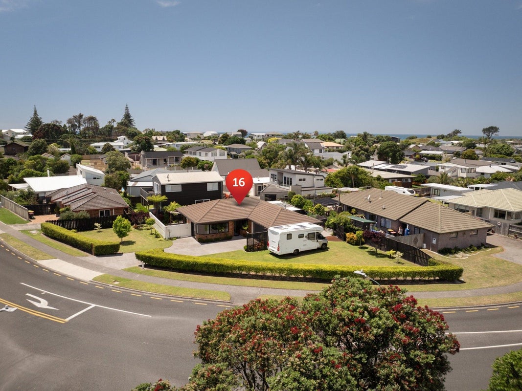 16 Pacific View Road, Papamoa Beach, Papamoa - Carousel 1