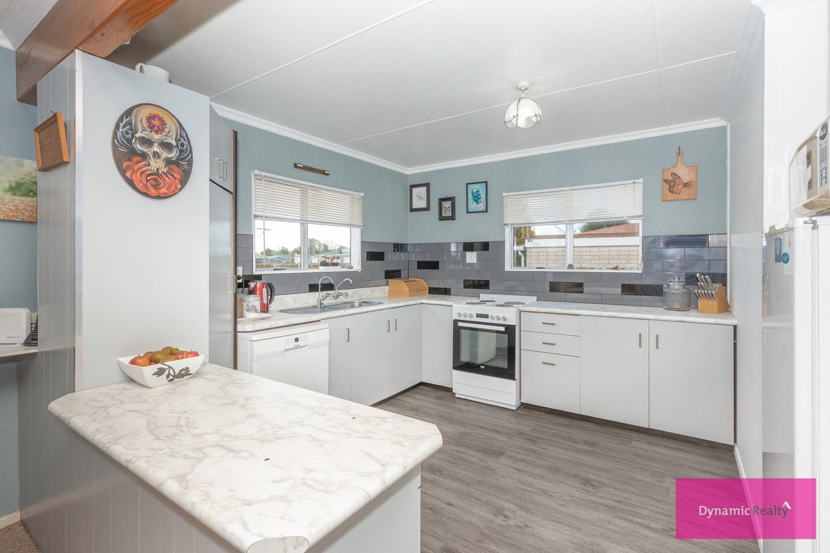 9 Cemetery Road, Sanson, Sanson - Carousel 2