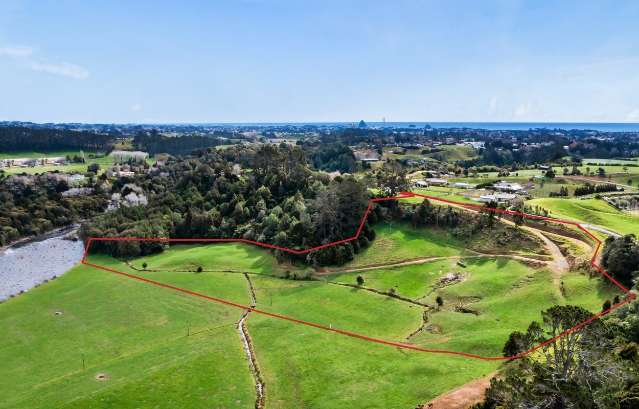 574 Smart Road, Hillsborough, New Plymouth - Carousel 1