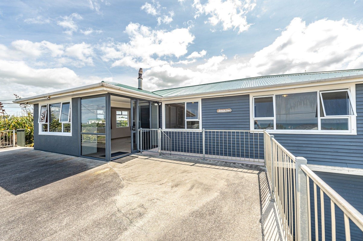 86 Karaka Street, Castlecliff, Whanganui - Carousel 1