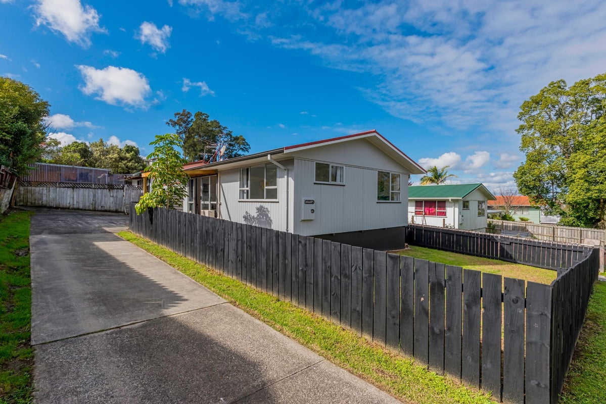 1/26 Kemp Road, Massey, Auckland - Carousel 1