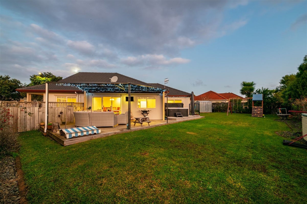 15 Espalier Drive, Henderson, Auckland - Carousel 2