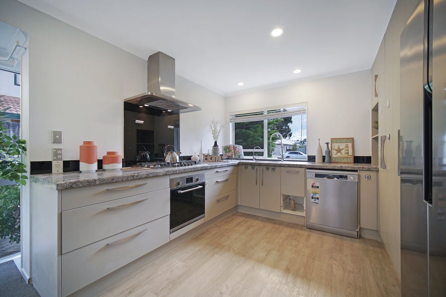57 Nicholas Road, Somerville, Manukau - Carousel 2