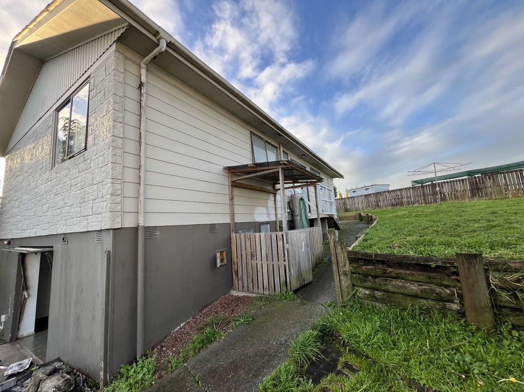 16 Massine Place, Randwick Park, Auckland - Carousel 1