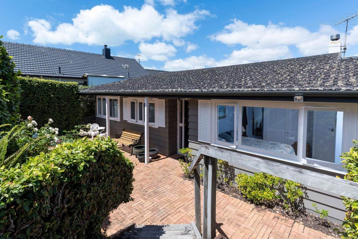 53 Mellons Bay Road, Mellons Bay, Auckland - Carousel 1