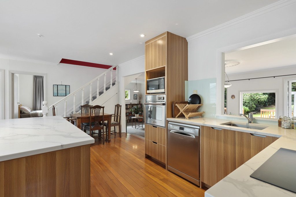 125 Woodlands Park Road, Titirangi, Auckland - Carousel 2
