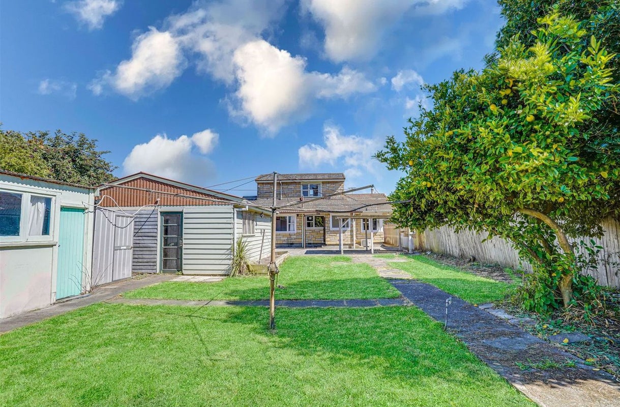129 Springs Road, Hornby, Christchurch - Carousel 16
