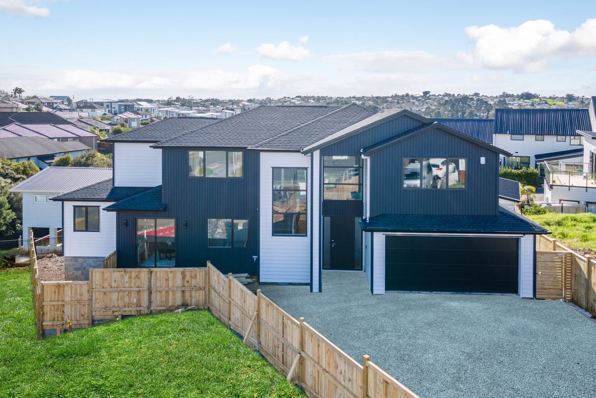 21 Keiha Crescent, Massey, Auckland - Carousel 2