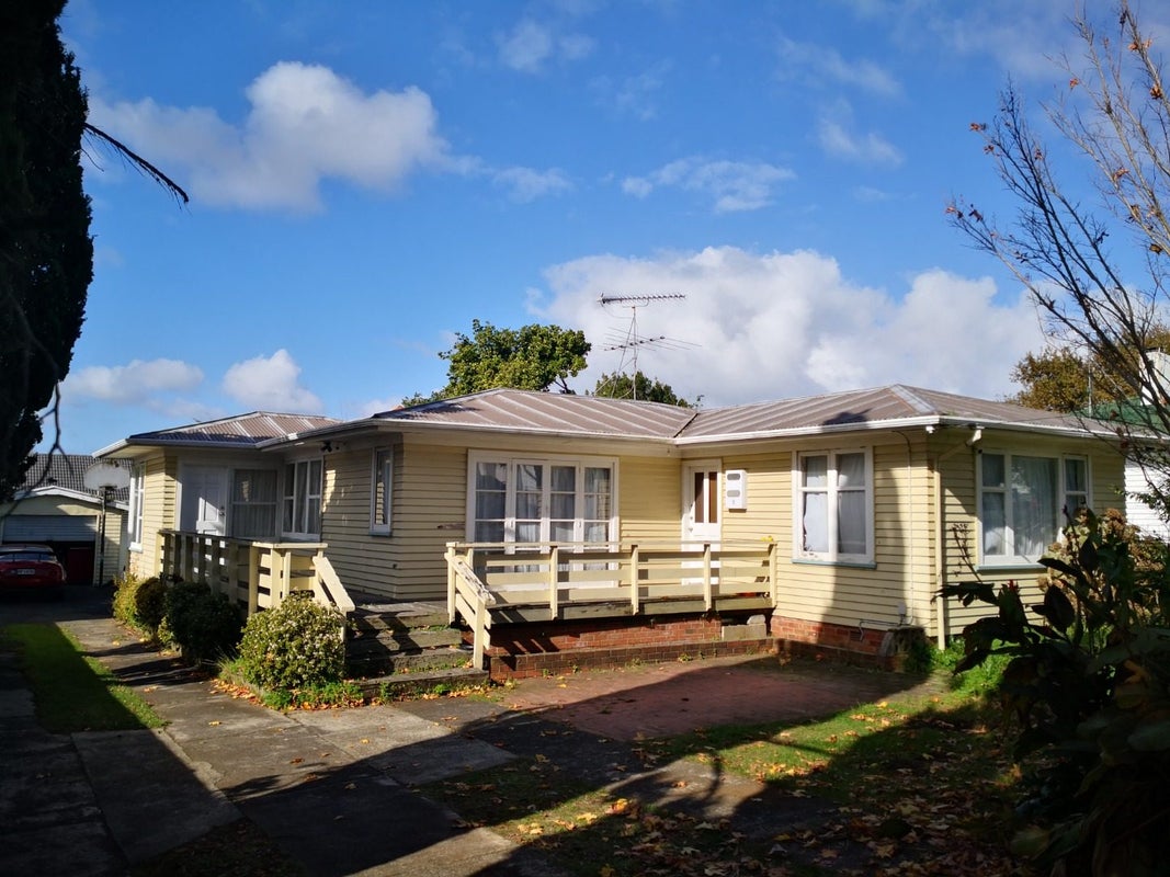 38 Erima Avenue, Point England, Auckland - Carousel 1