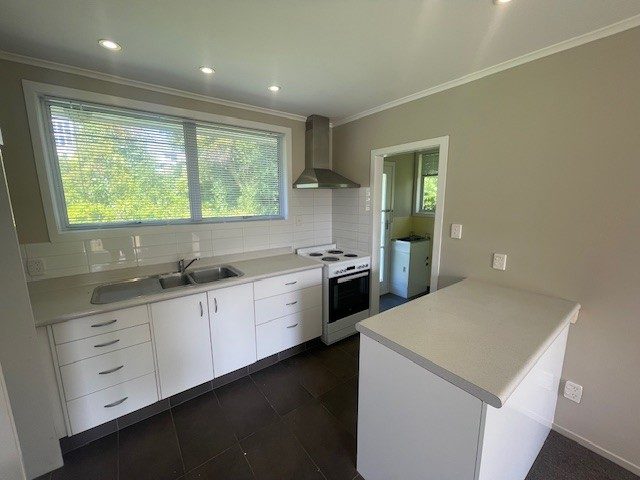 2/1 Bronwyn Place, Torbay, Auckland - Carousel 2