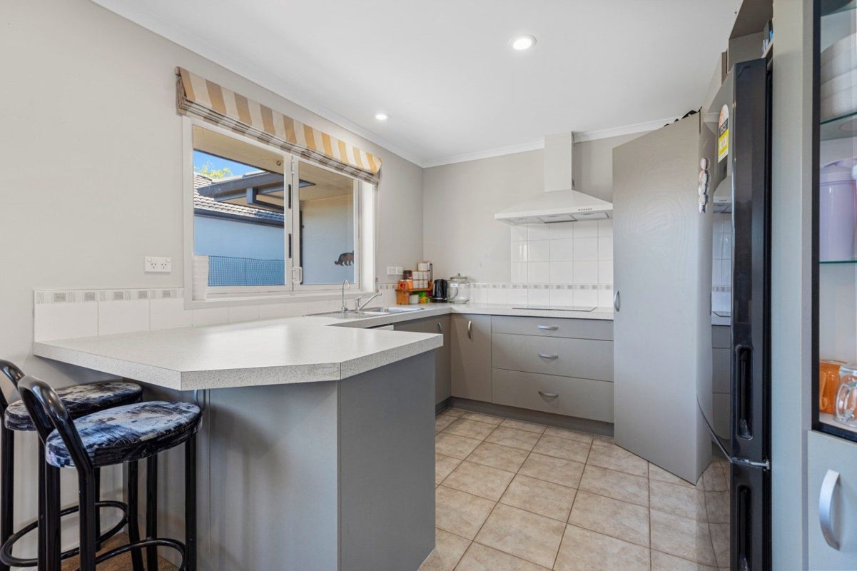 2 Glencoe Court, Pyes Pa, Tauranga - Carousel 2