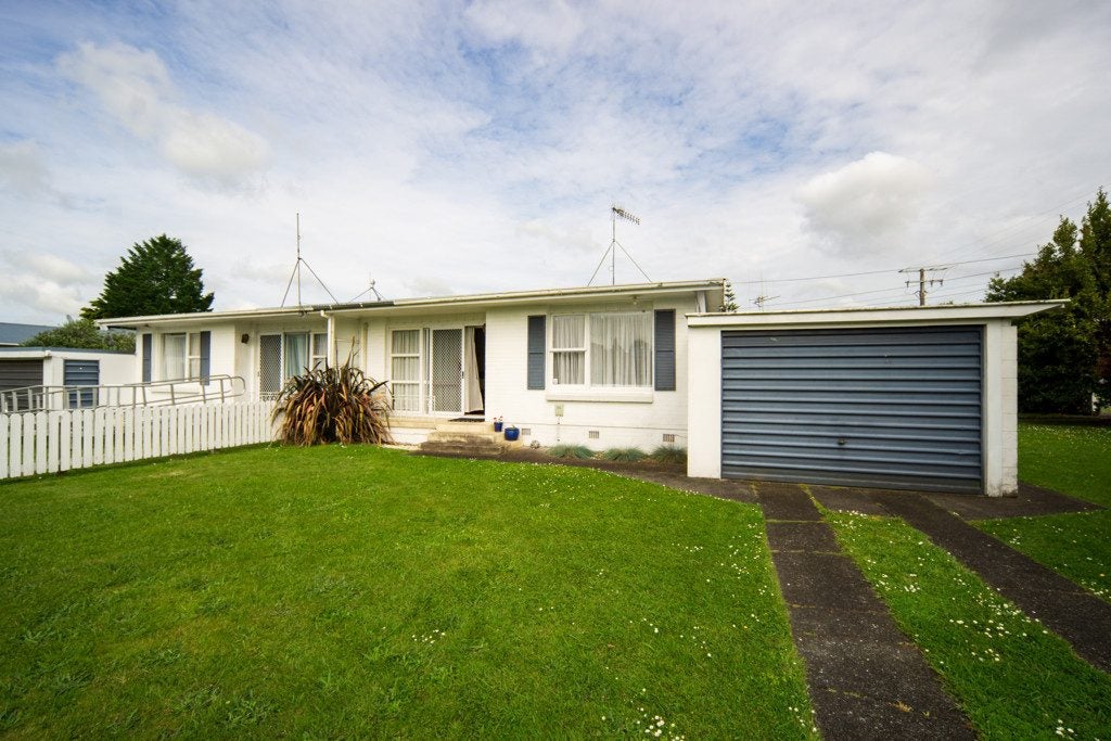 36A MacDonald Road, Glenview, Hamilton - Carousel 1