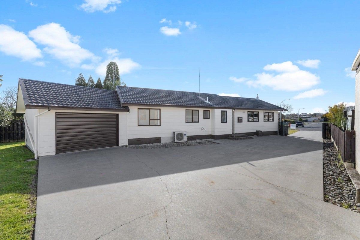 18 Knightsbridge Place, Dinsdale, Hamilton, Waikato - Carousel 1