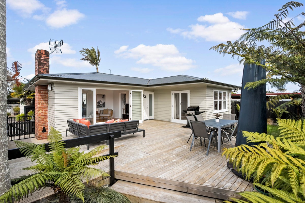 17A Ballarat Street, Ellerslie, Auckland - Carousel 1