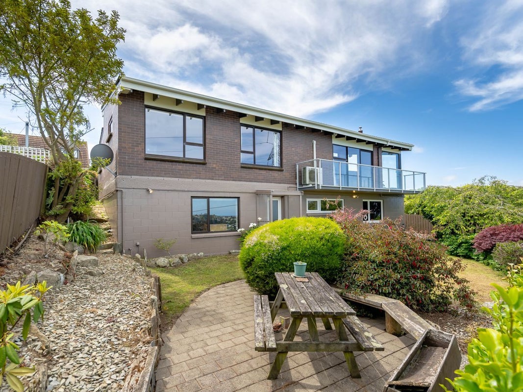 1 Warwick Street, Balaclava, Dunedin - Carousel 1