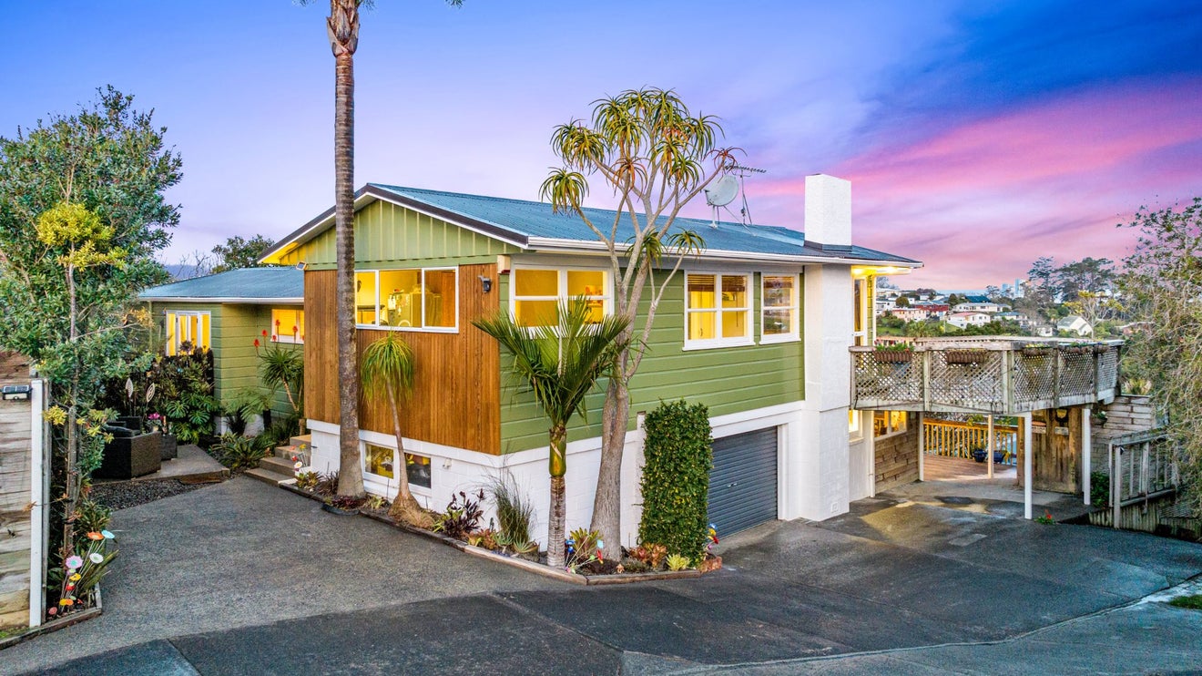 1/0 Eskdale Road, Birkenhead, Auckland - Carousel 1