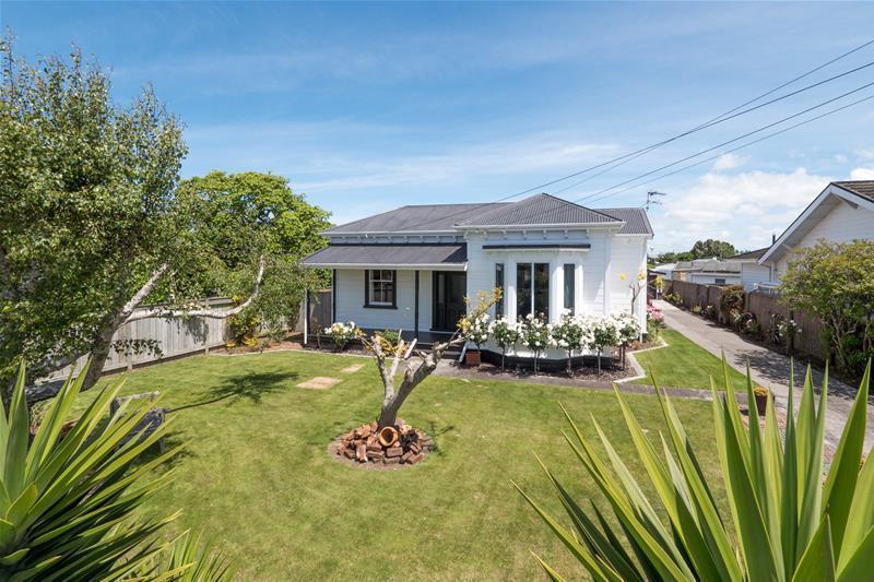 9 Collins Street, Hawera - Carousel 25
