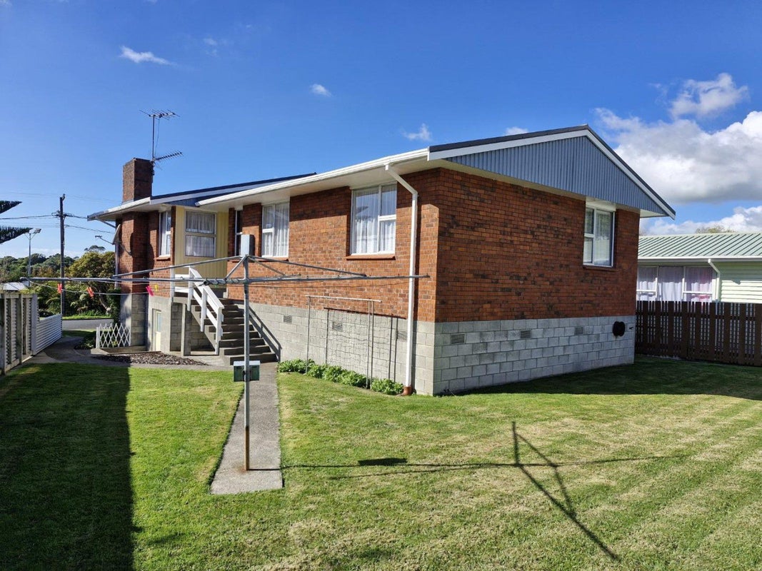 20 Alberta Road, Glen Avon, New Plymouth - Carousel 2