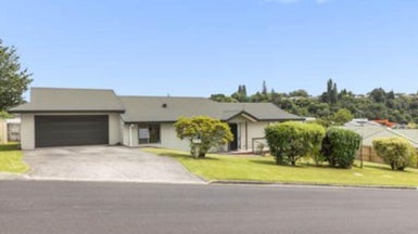 4 Karamu Terrace, Pyes Pa, Tauranga - Carousel 1