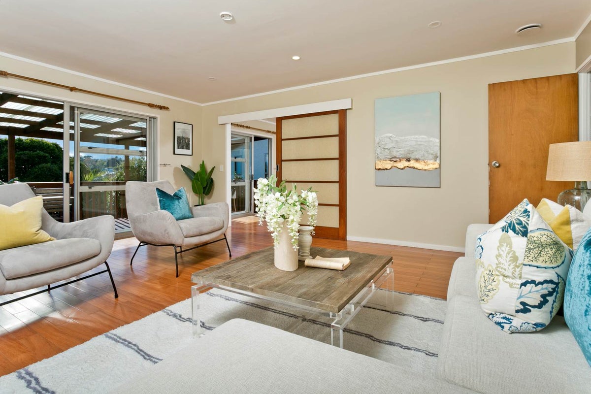 12 Oaktree Avenue, Browns Bay, Auckland - Carousel 2