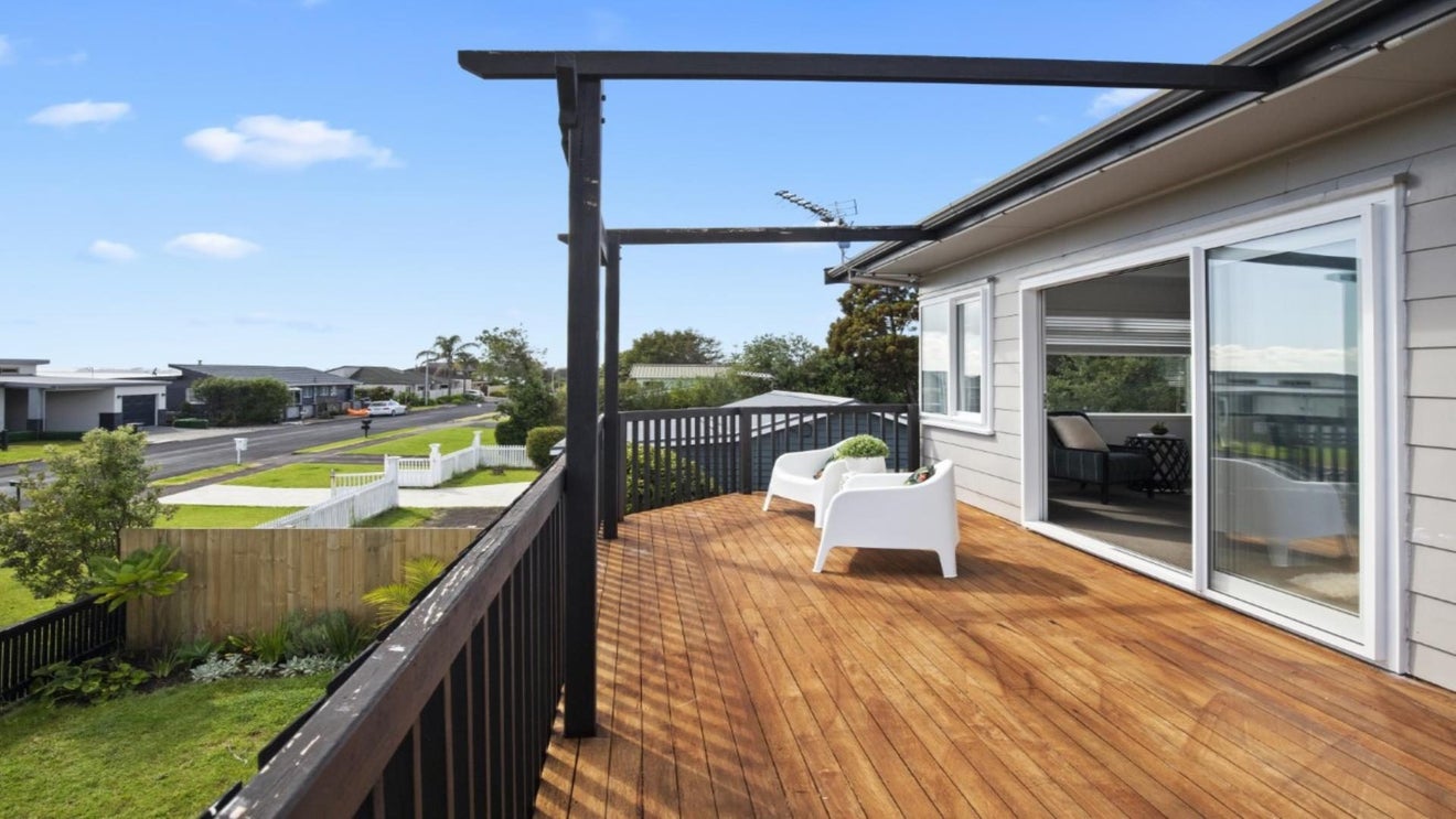 11 Crispe Road, Clarks Beach, Clarks Beach - Carousel 16