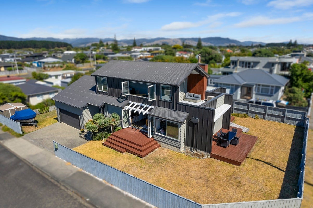 2 Kowhai Street, Otaki Beach, Otaki - Carousel 1