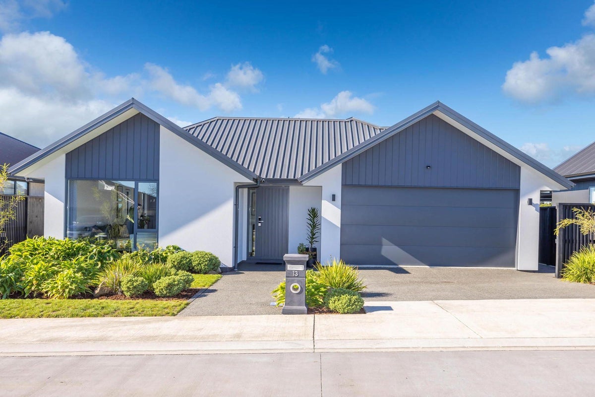 13 Oralee Terrace, Peacocke, Hamilton, Waikato - Carousel 1